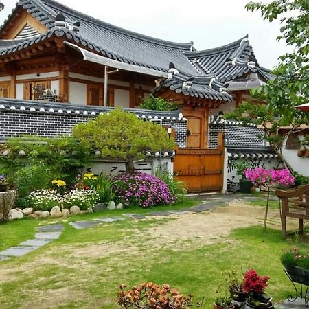 Hanok Madang Villa Jeonju Exterior photo