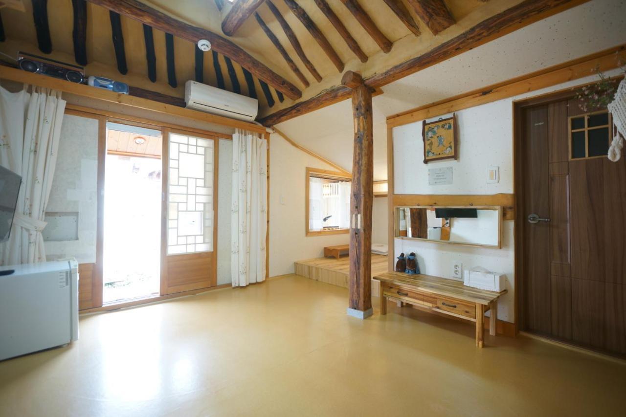 Hanok Madang Villa Jeonju Exterior photo